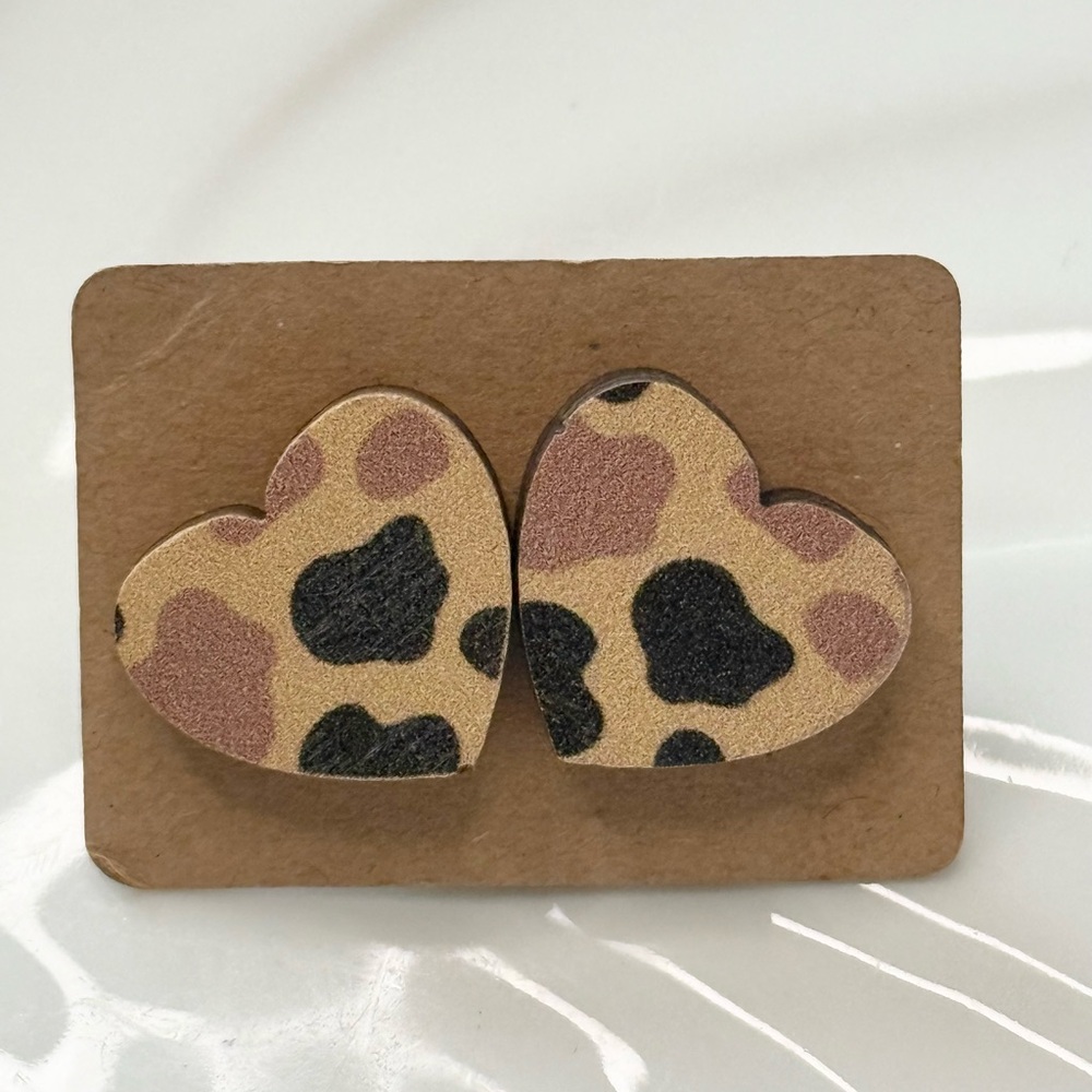 🐆 Leopard Heart Wooden Studs